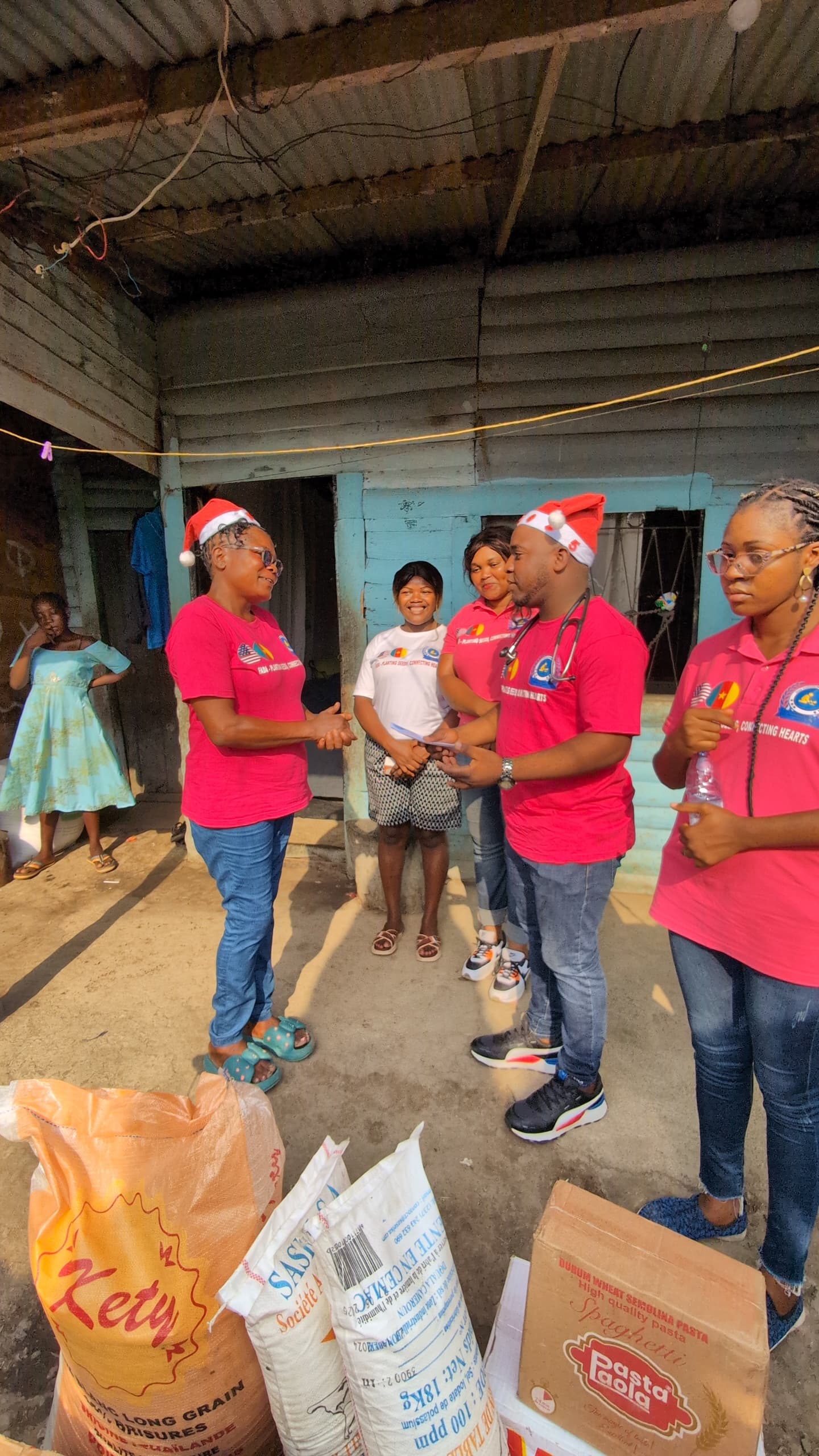 Christmas visit to the IDP Center in Bonaberi — photo 3