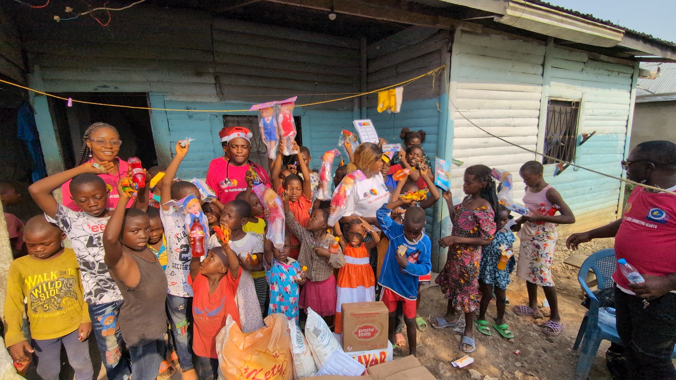 Christmas visit to the IDP Center in Bonaberi — photo 1